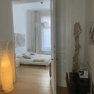 Appartement In Trendy Chatelain Center Area Little Garden Internet Wifi, Bruxelles